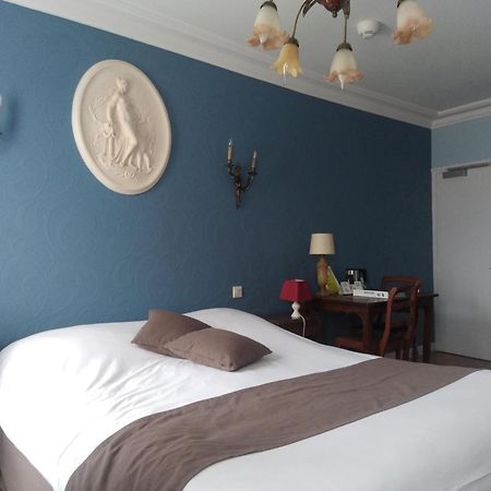 Hostellerie Saint Martin- Logis Hotel Et Restaurant Creully sur Seulles Bagian luar foto