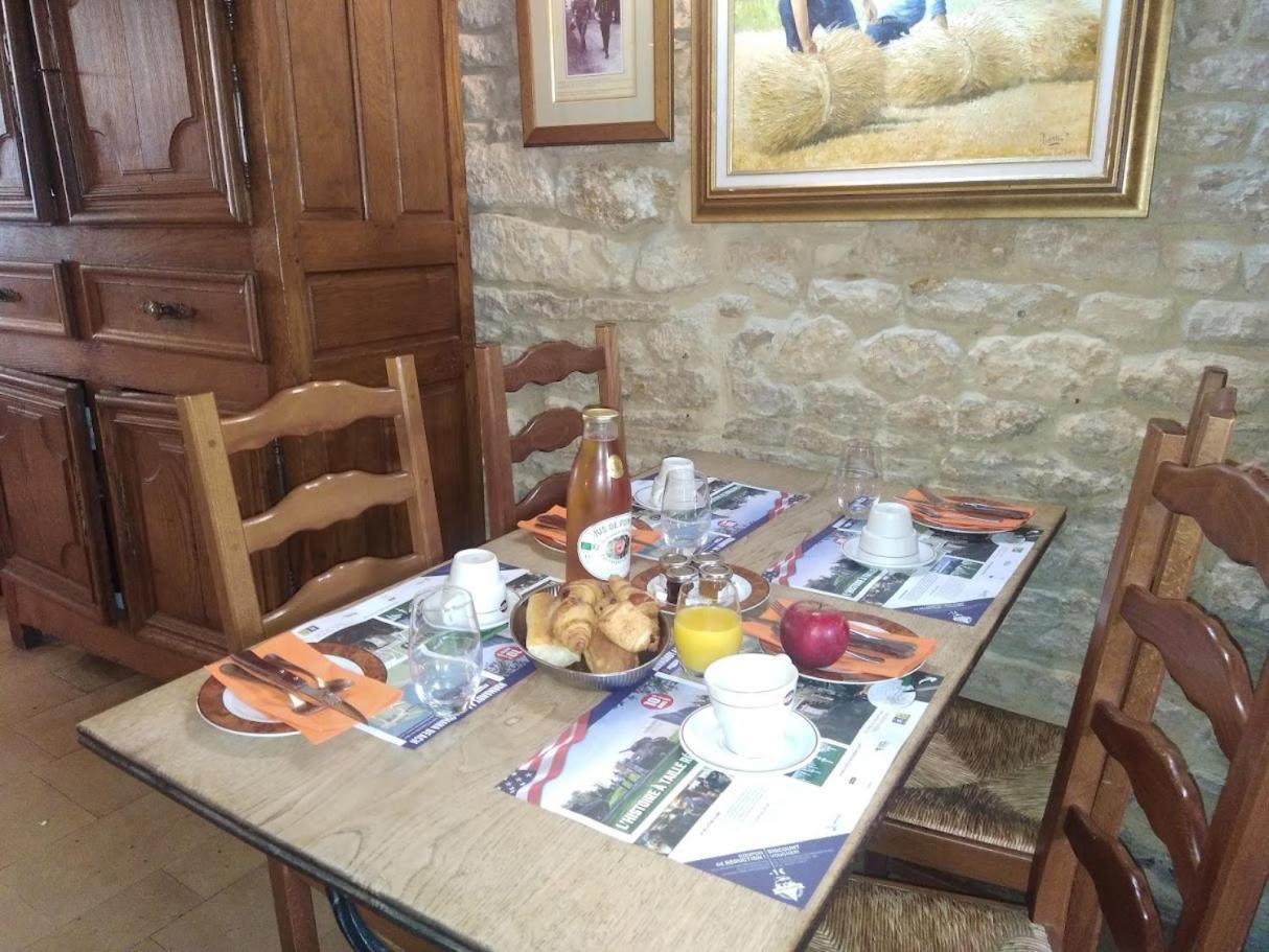 Hostellerie Saint Martin- Logis Hotel Et Restaurant Creully sur Seulles Bagian luar foto