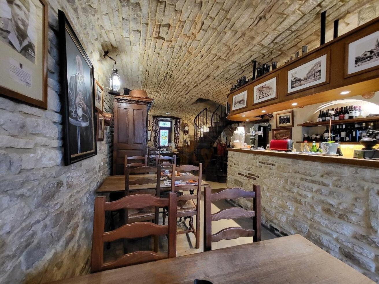 Hostellerie Saint Martin- Logis Hotel Et Restaurant Creully sur Seulles Bagian luar foto
