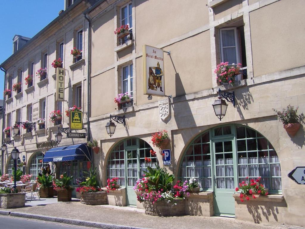 Hostellerie Saint Martin- Logis Hotel Et Restaurant Creully sur Seulles Bagian luar foto
