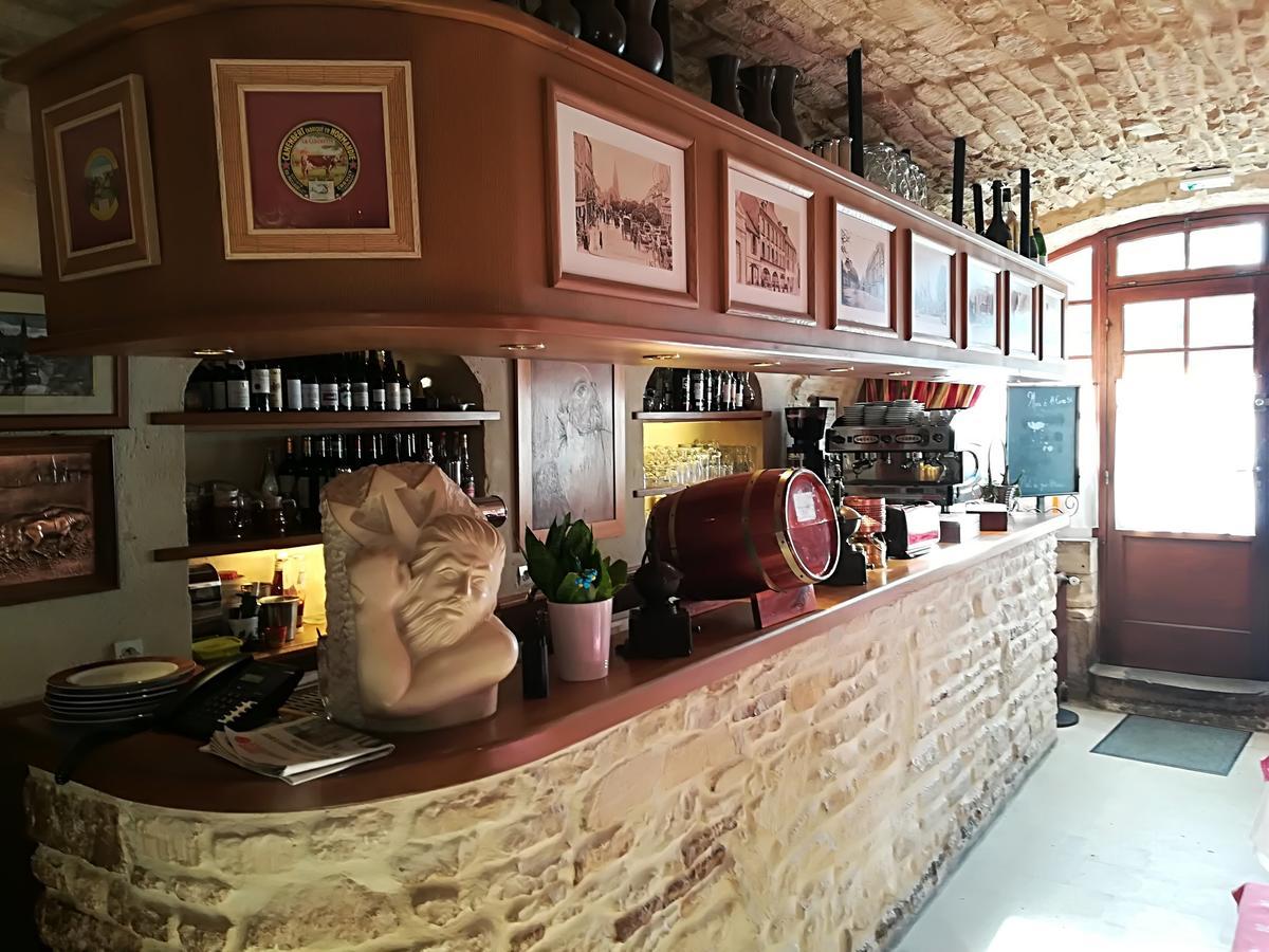 Hostellerie Saint Martin- Logis Hotel Et Restaurant Creully sur Seulles Bagian luar foto