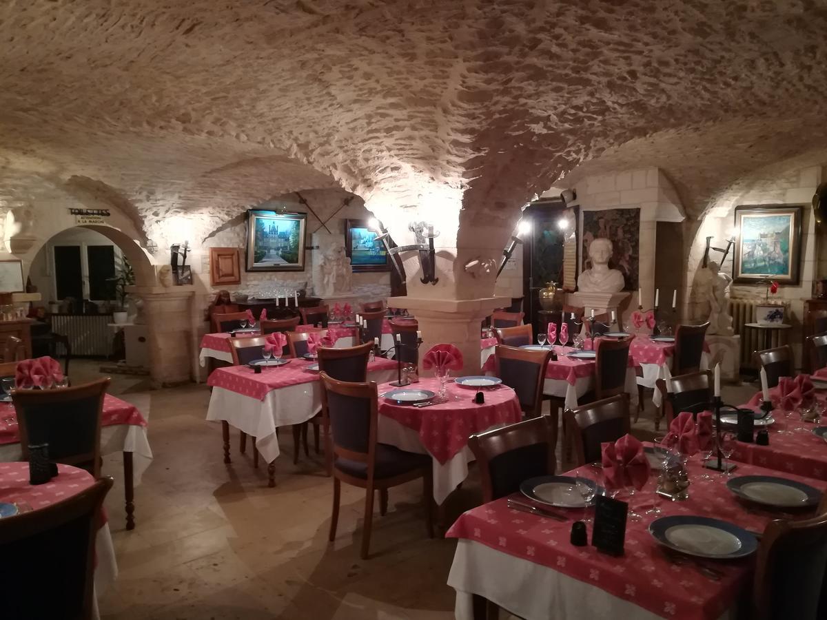 Hostellerie Saint Martin- Logis Hotel Et Restaurant Creully sur Seulles Bagian luar foto