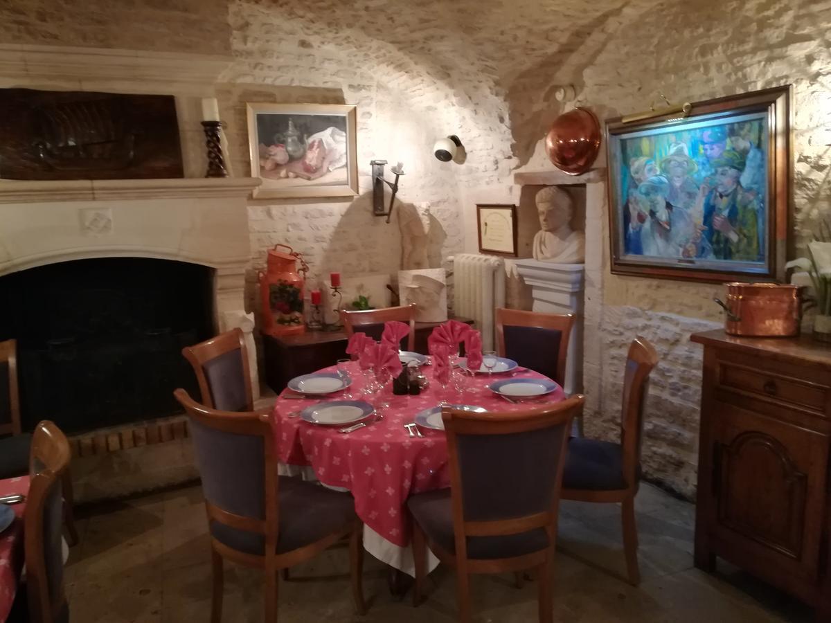Hostellerie Saint Martin- Logis Hotel Et Restaurant Creully sur Seulles Bagian luar foto