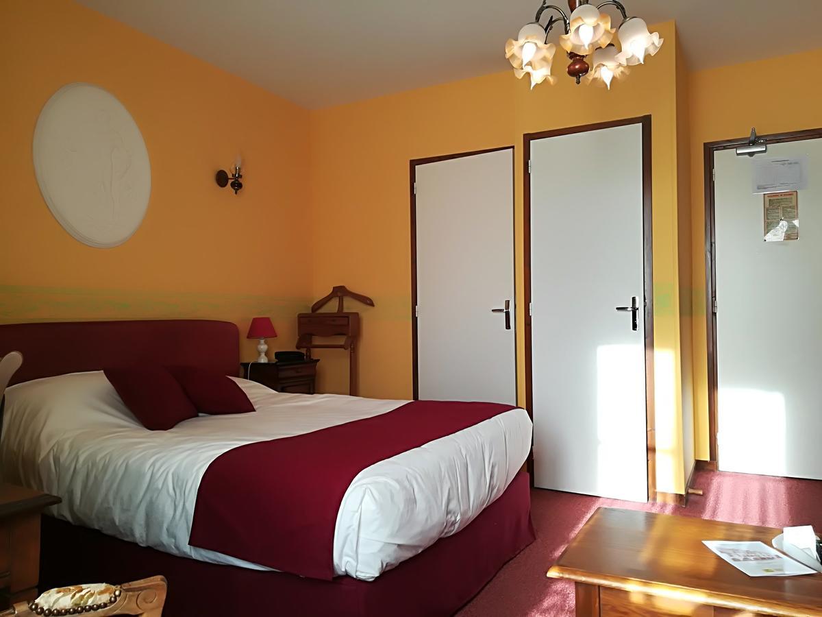 Hostellerie Saint Martin- Logis Hotel Et Restaurant Creully sur Seulles Bagian luar foto
